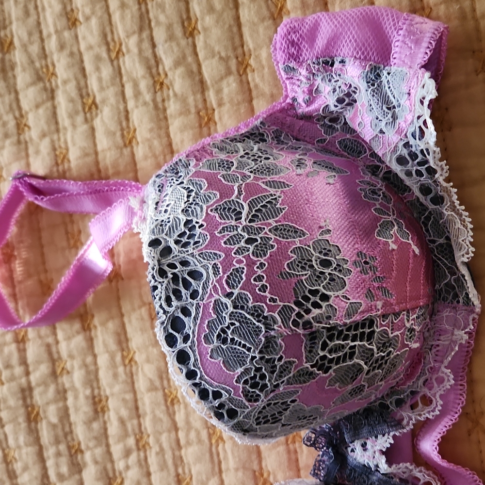 VS Dream Angel's lined Demi EUC 32A - Picture 3 of 11